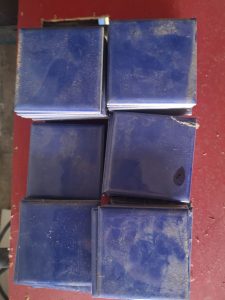 Carrelage bleu électrique ( la couleur tire vert le violet ) 10×10 cm